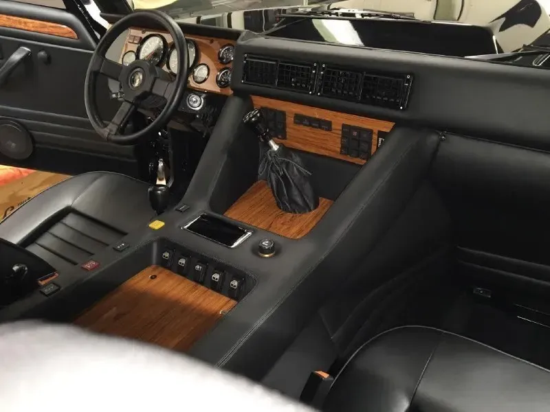 Interior Lamborghini LM002