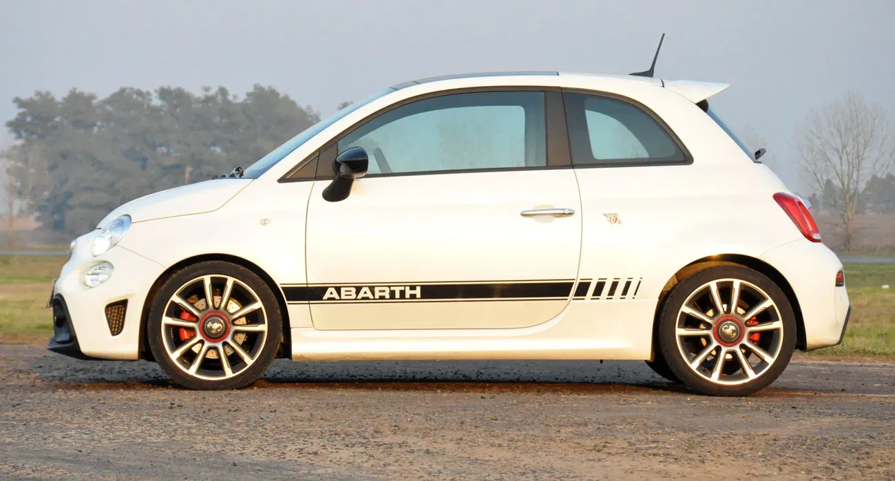 Lateral Fiat 500 Abarth Blanco