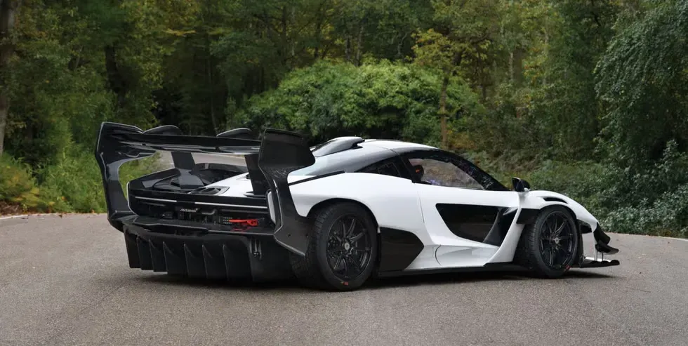 Parte Trasera McLaren Senna GTR Blanco