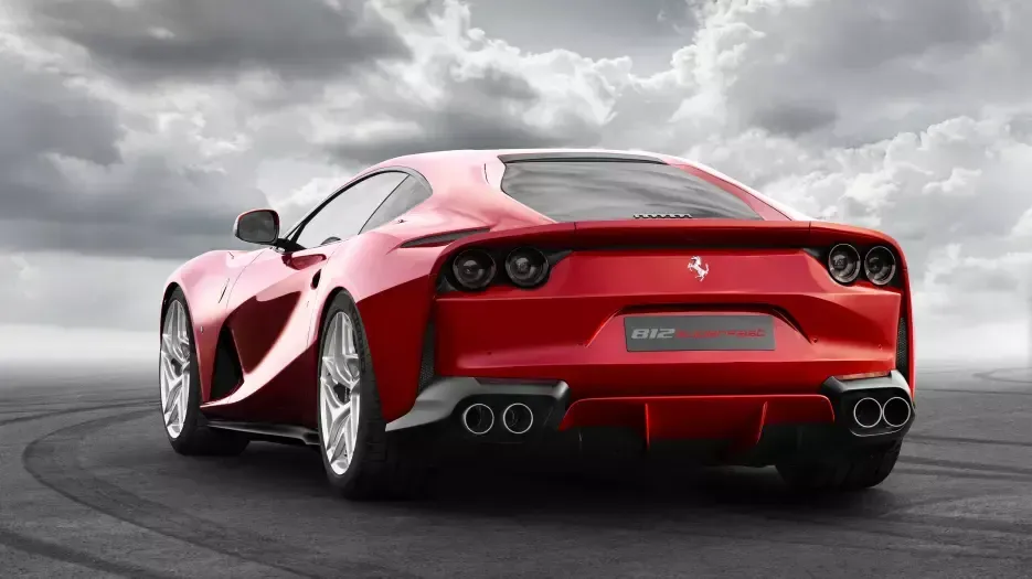 Parte Trasera Ferrari 812 Superfast Rojo