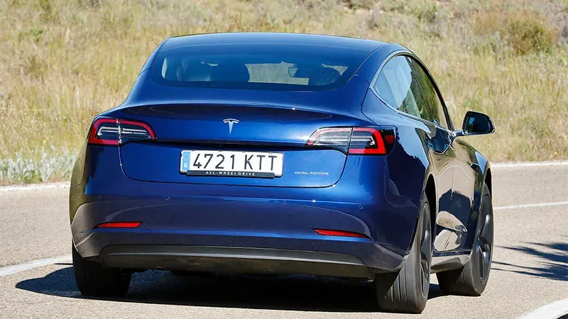 Parte Trasera Tesla Model 3 Azul