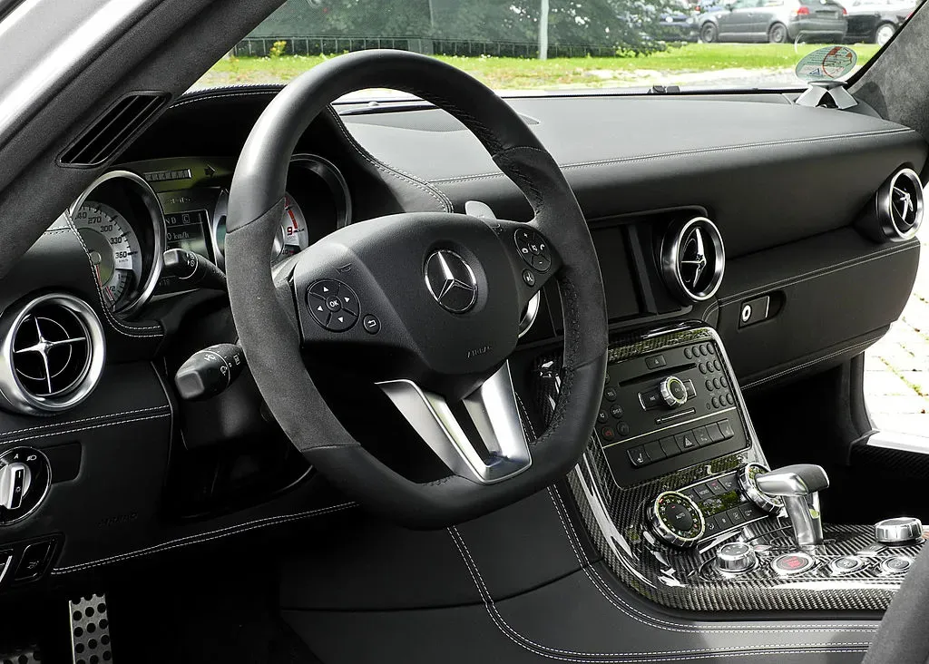 Interior Mercedes-Benz SLS AMG Plateado