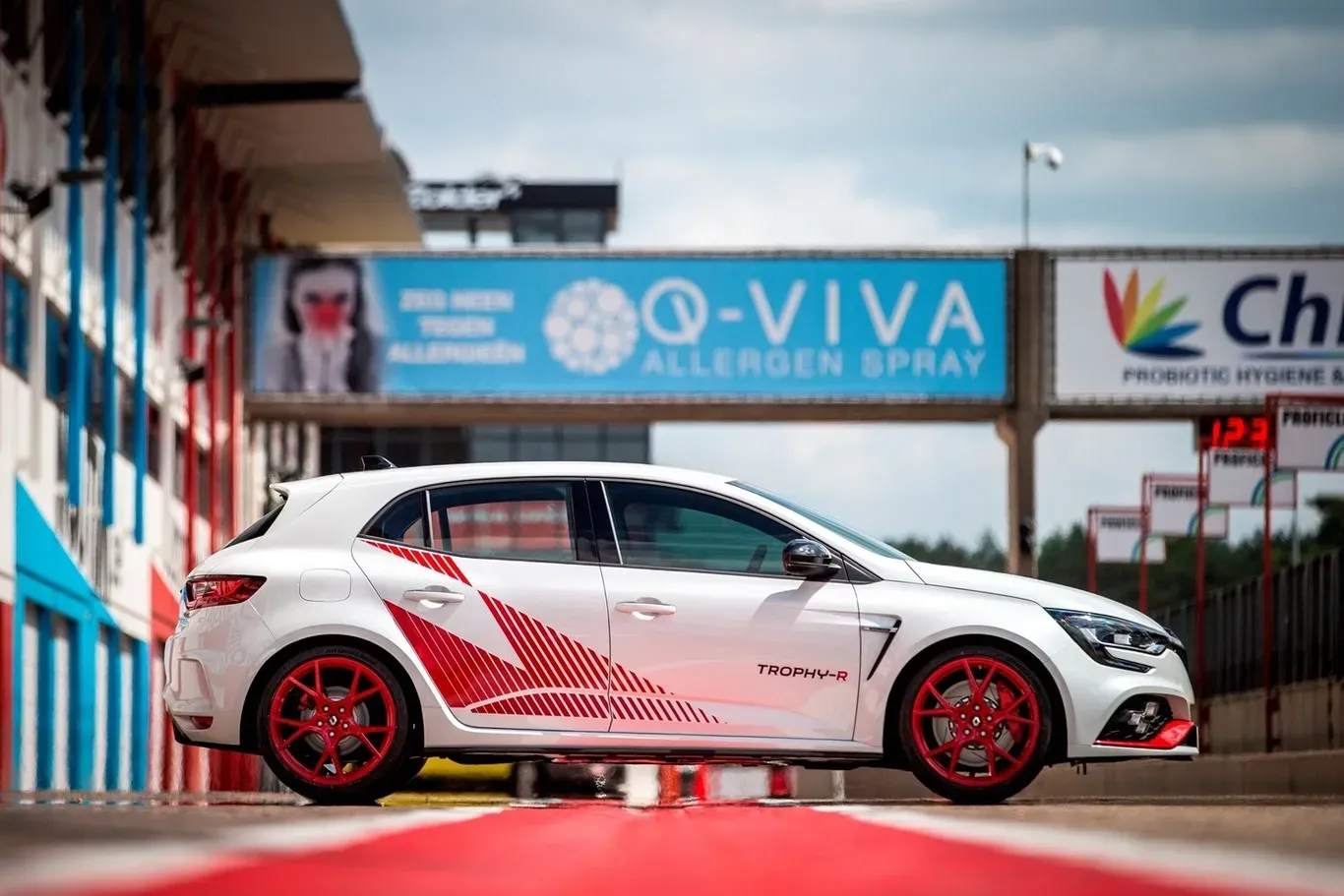 Lateral Renault Mégane Trophy-R Blanco