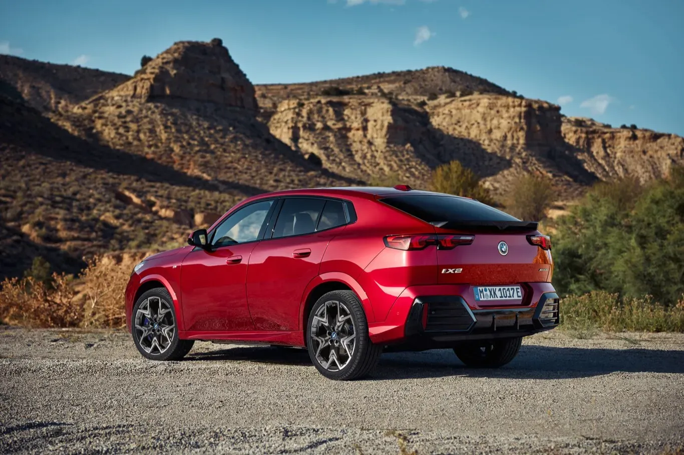 Lateral BMW X2 2023 Rojo