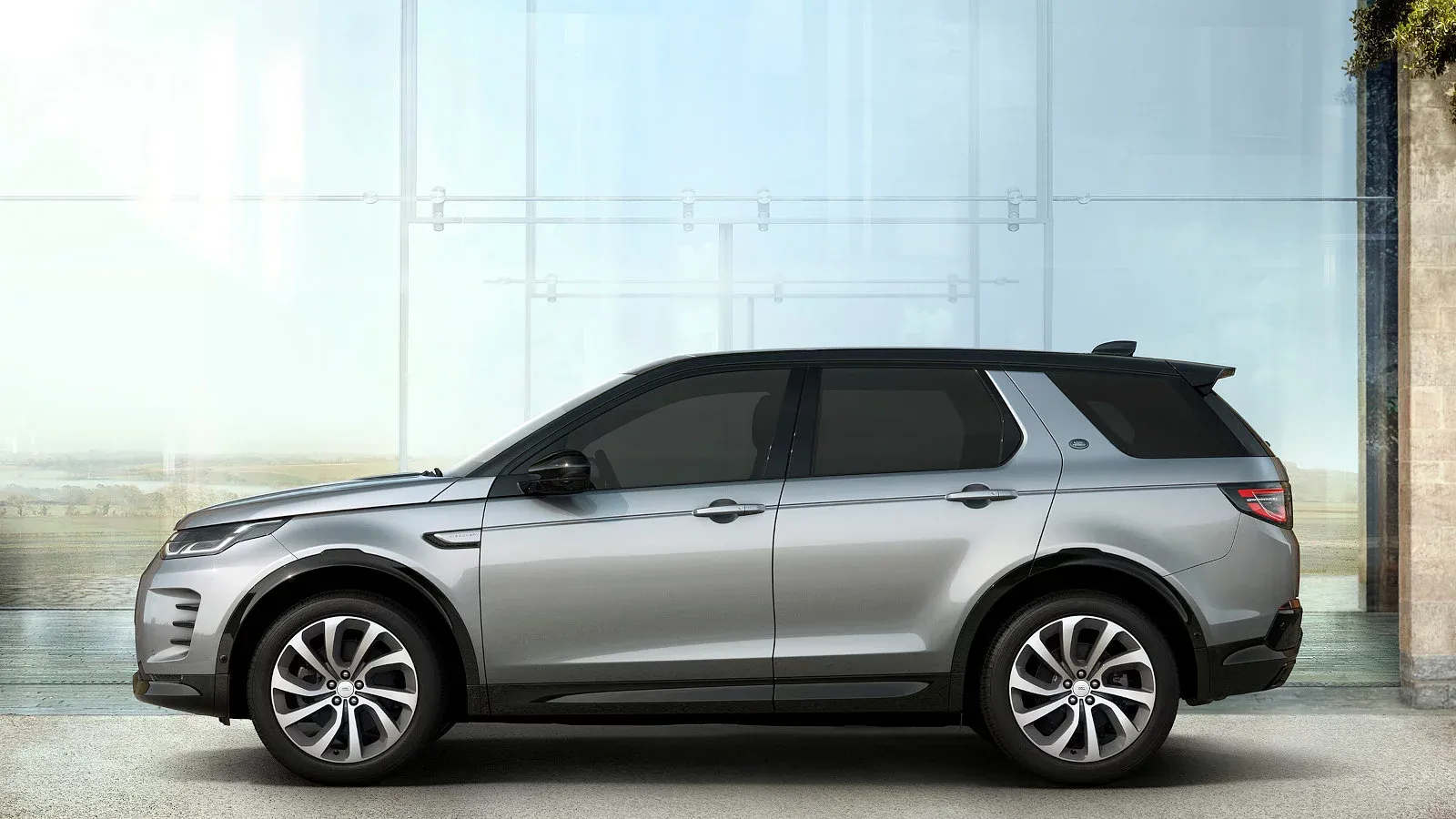 Lateral Land Rover Discovery Sport Plateado