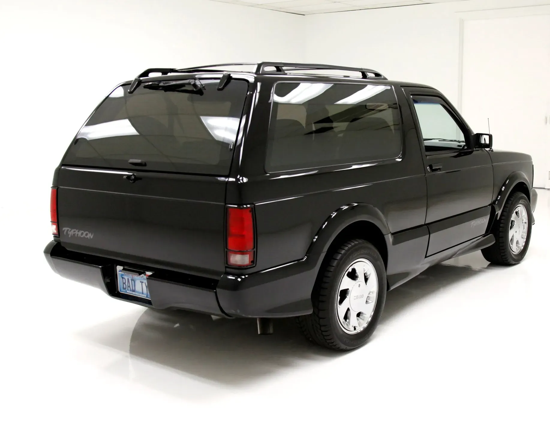 Parte Trasera GMC Typhoon 1993 Negro