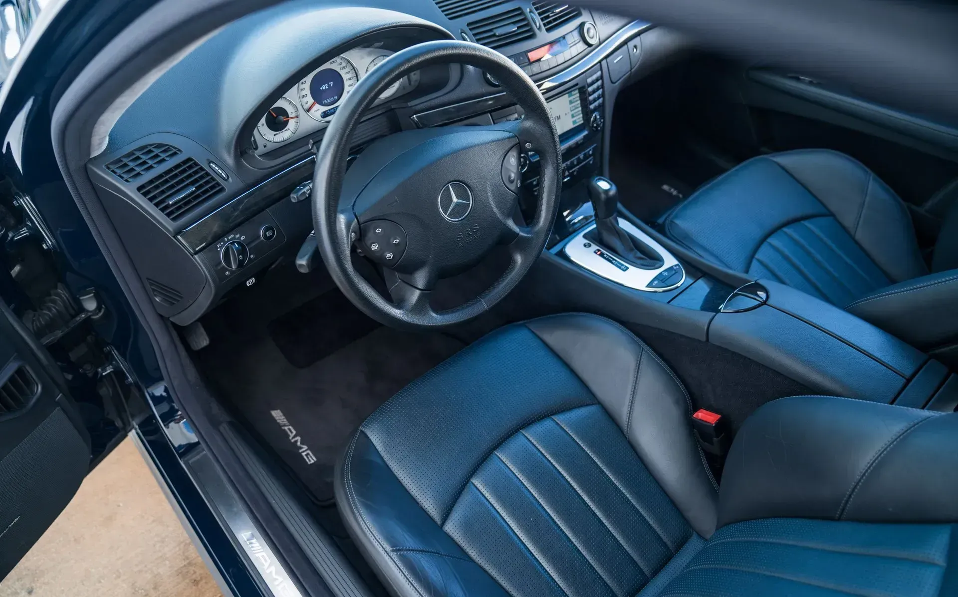 Interior Mercedes-Benz E55 AMG del 2004