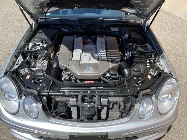 Motor Mercedes-Benz E55 AMG del 2004 Plateado