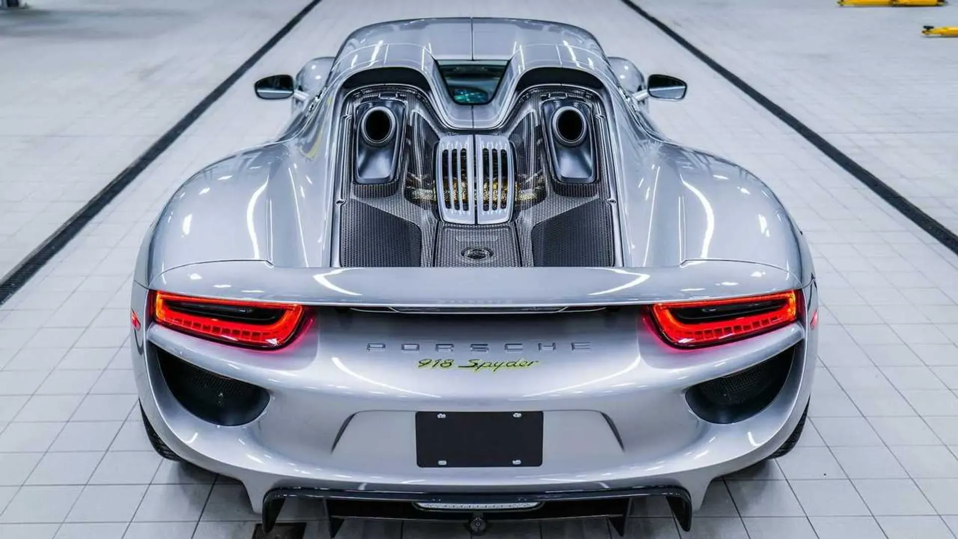 Parte Trasera Porsche 918 Spyder Plateado