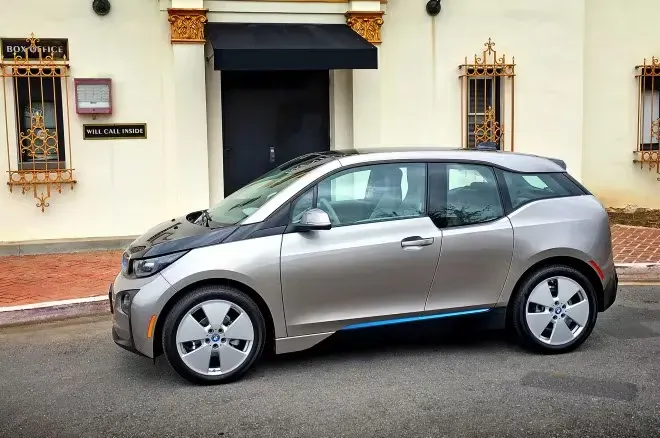 Lateral BMW i3 Gris