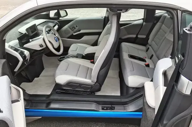 Lateral  Puertas Abiertas BMW i3