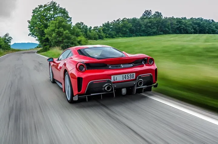 Parte Trasera Ferrari 488 Pista Rojo