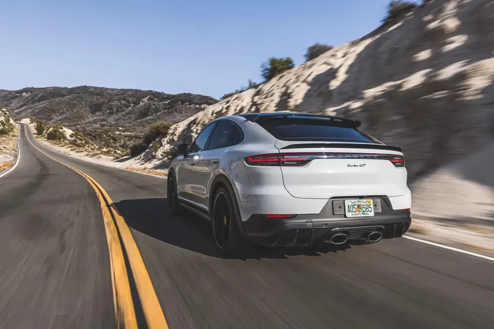 Parte Trasera Porsche Cayenne Turbo 2023 Blanco