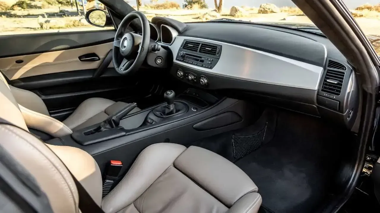 Interior Z8 Coupé Smith Elite Negro