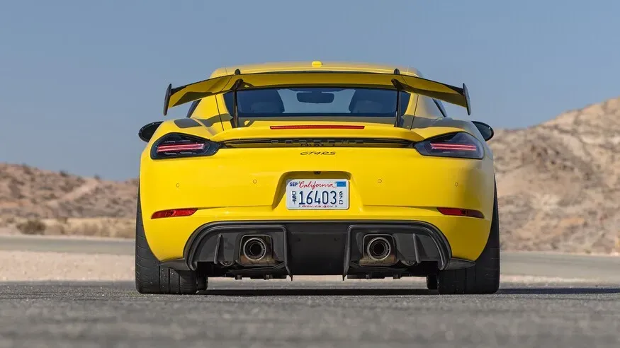 Parte Trasera Porsche Cayman GTS 2023 Amarillo