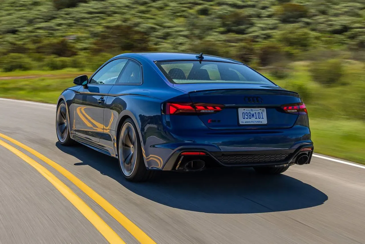 Parte Trasera Audi RS 5 2024 Azul