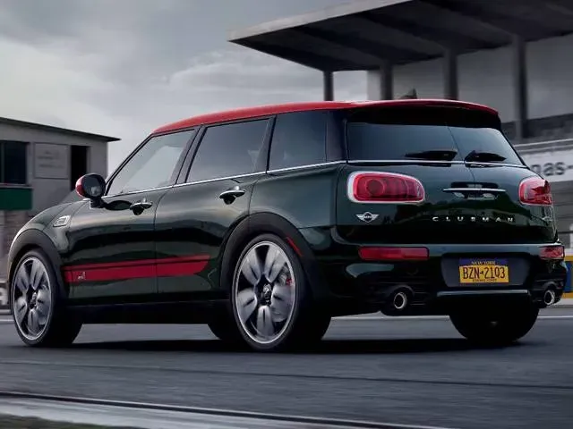 Parte Trasera Mini Cooper Clubman JCW 2024 Verde