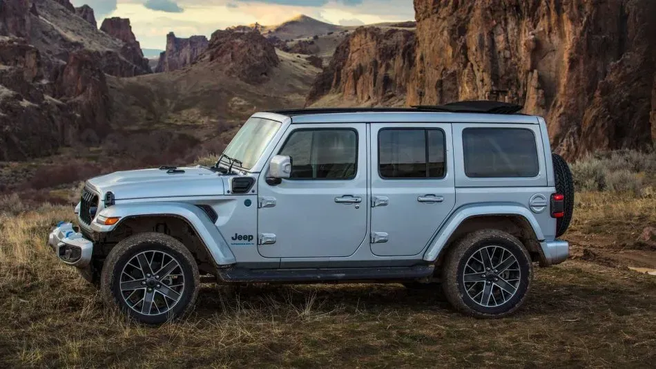 Lateral Jeep Wrangler 2024 Plateado