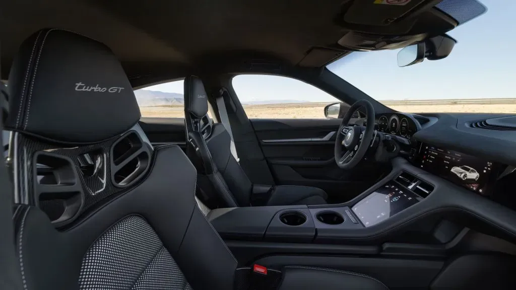 Interior Porsche Taycan Turbo