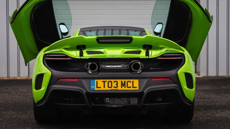 Parte Trasera McLaren 675LT Verde