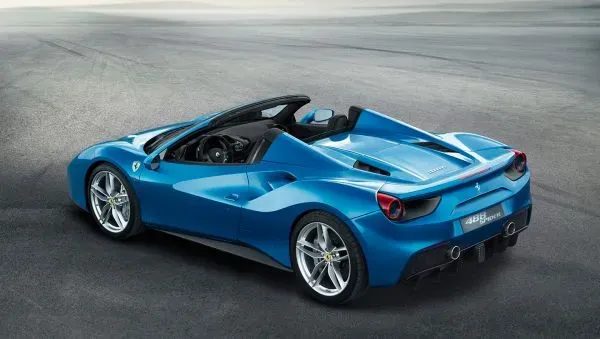 Lateral Ferrari 488 Spider Azul