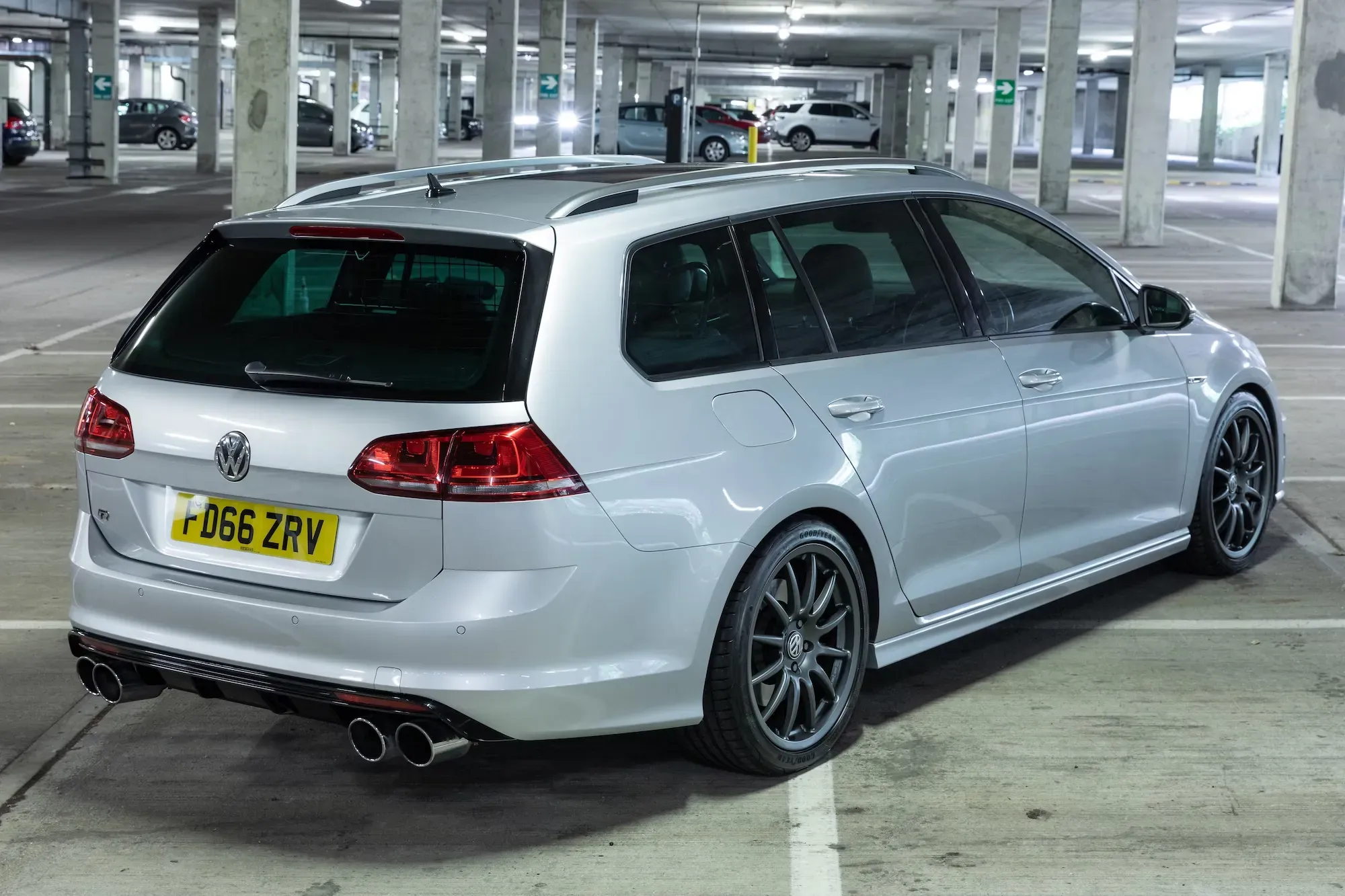 Parte Trasera Volkswagen Golf R Estate Plateado