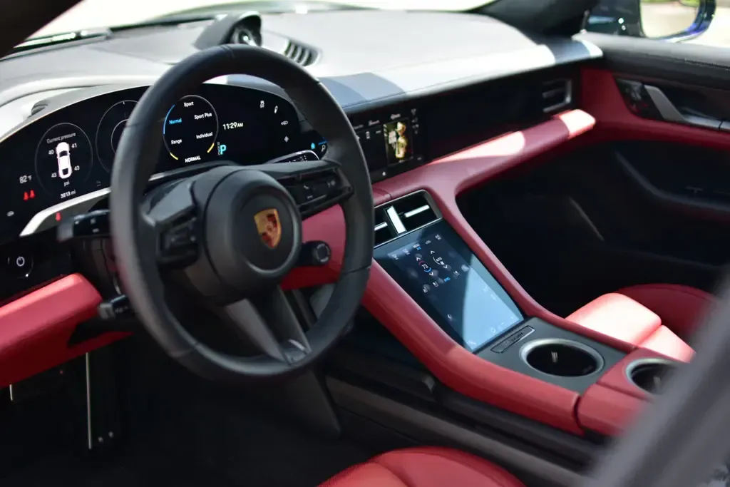 Interior Porsche Taycan Turbo S