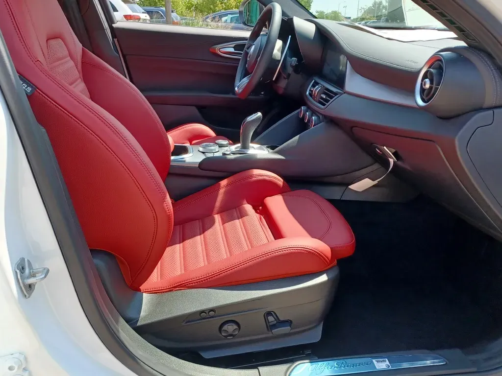 Interior Alfa Romeo Giulia Veloce 2024