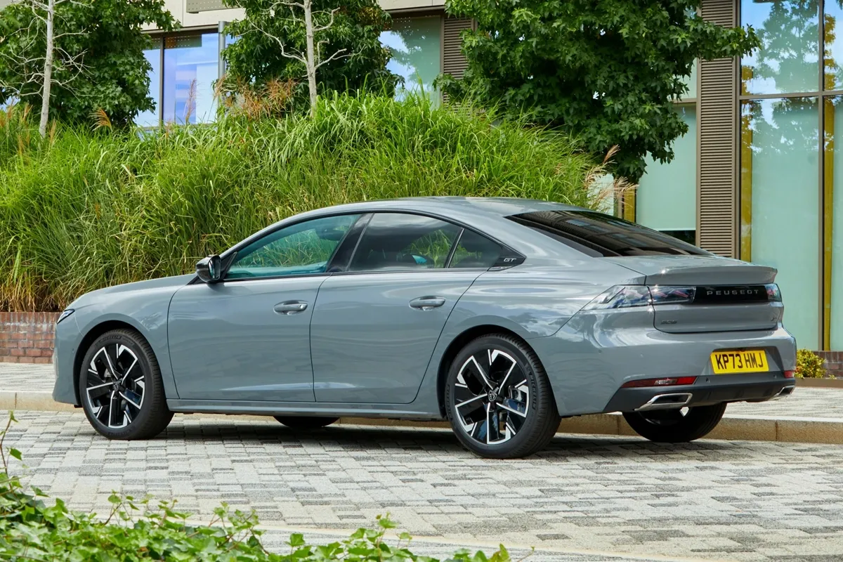 Lateral Peugeot 508 Fastback Gris