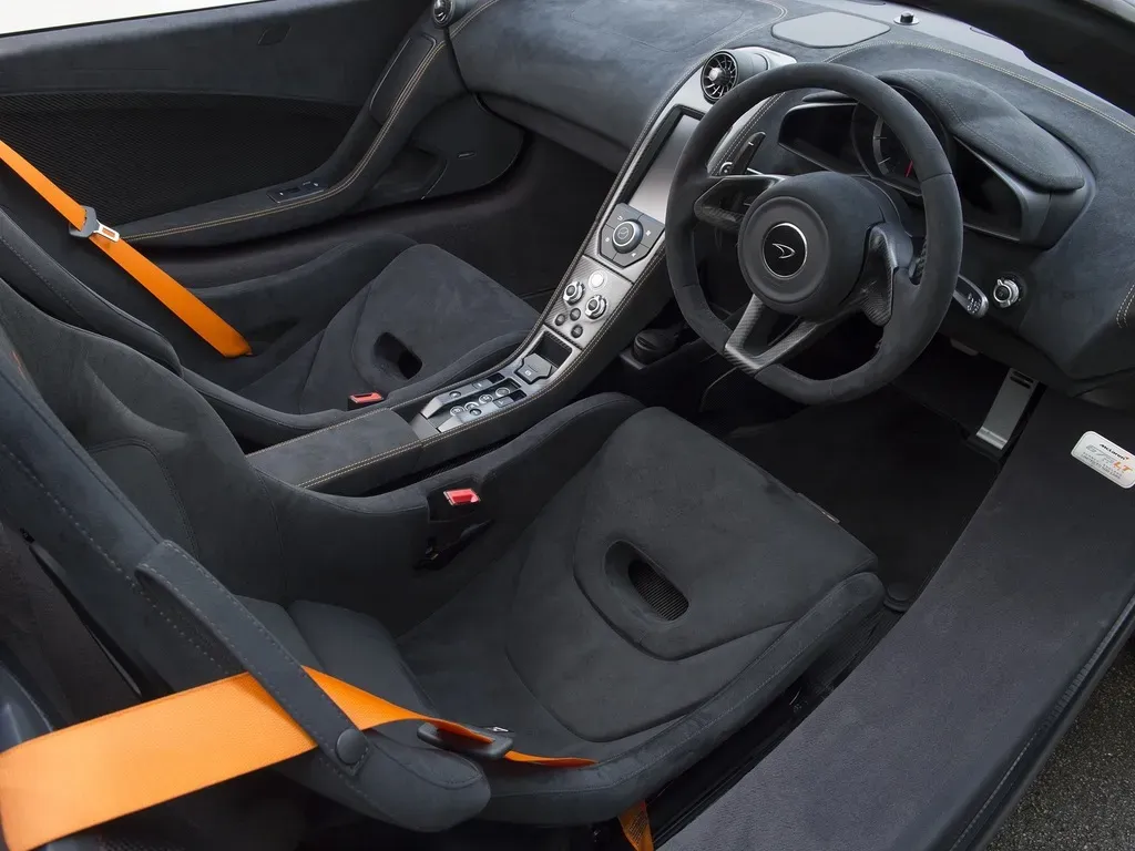 Interior McLaren 675LT Spider 