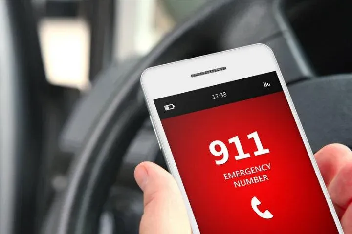 Llamada al 911 en un teléfono