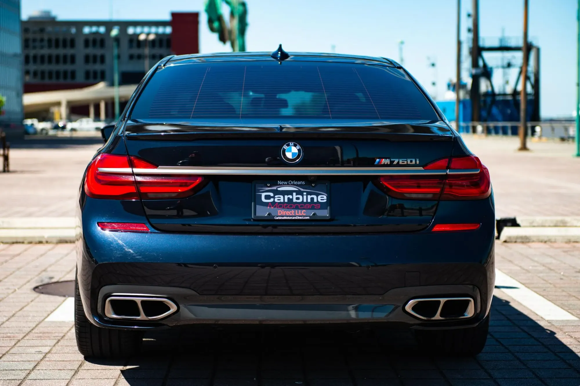 Parte Trasera BMW M760i 2018 Negro