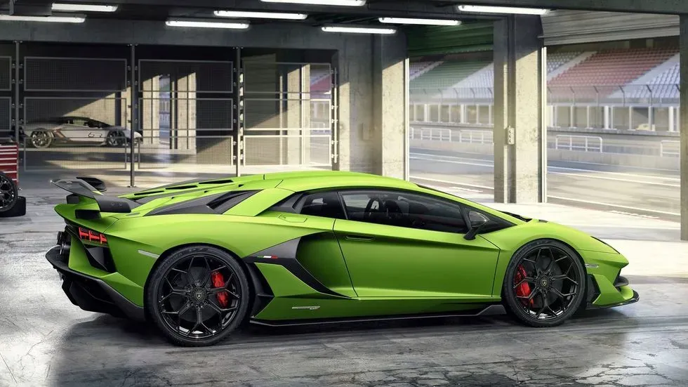 Lateral Lamborghini Aventador SVJ Verde