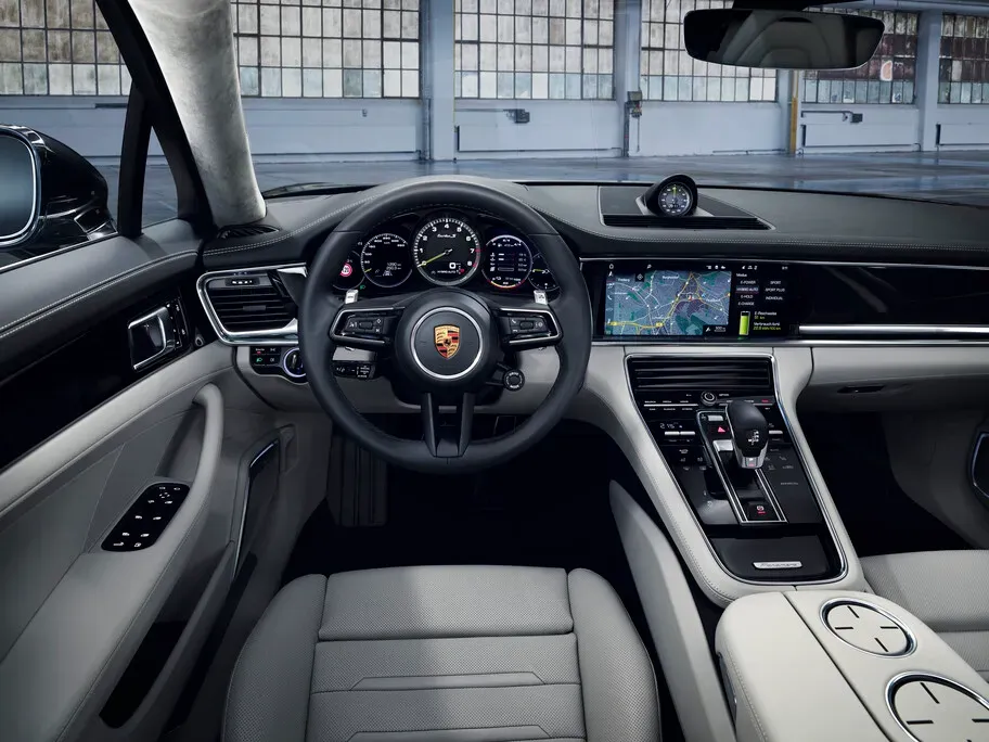 Interior Porsche Panamera Turbo S E-Hybrid 