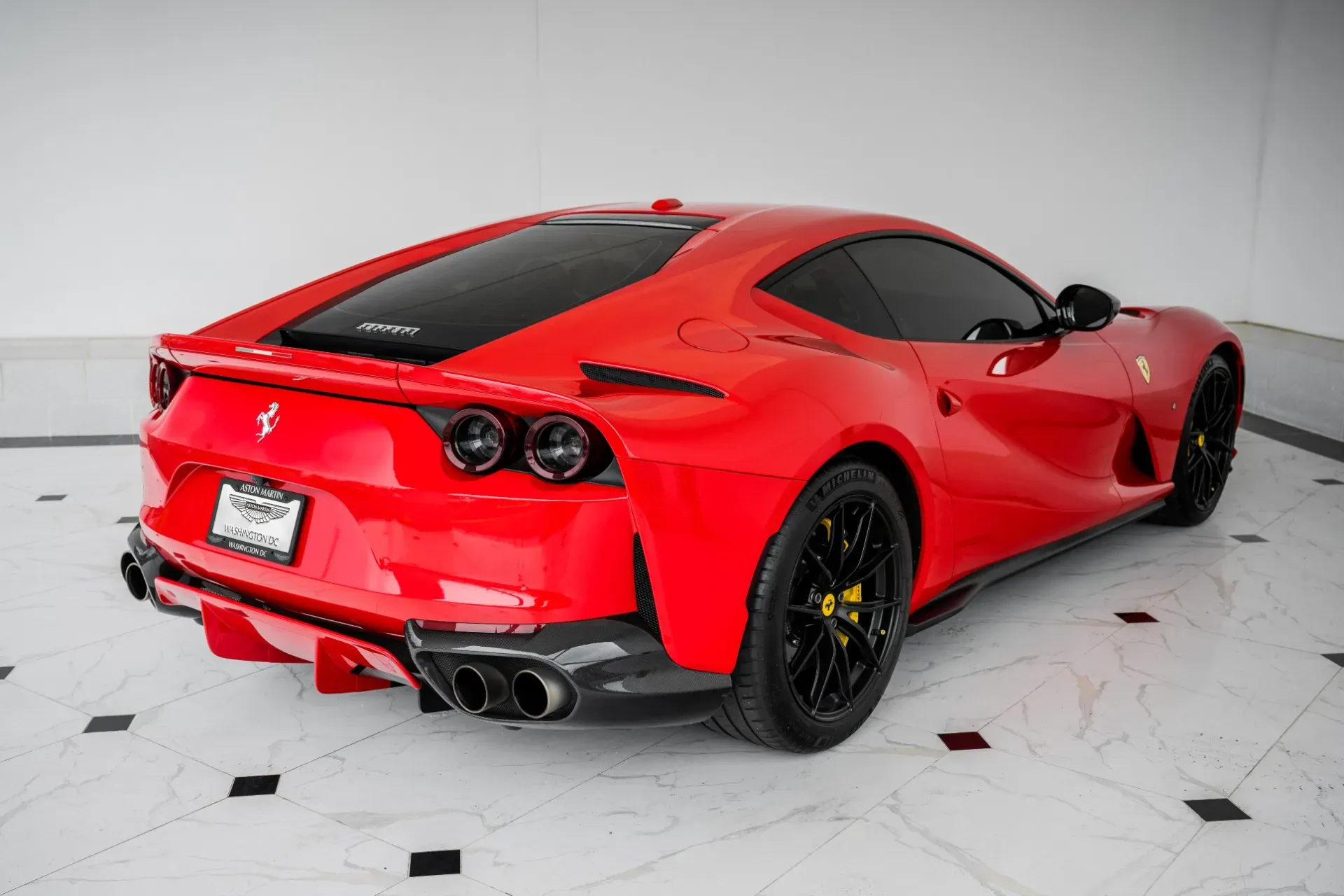 Parte Trasera Ferrari 812 Superfast Rojo