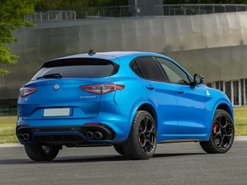 Parte Trasera Alfa Romeo Stelvio Quadrifoglio Azul