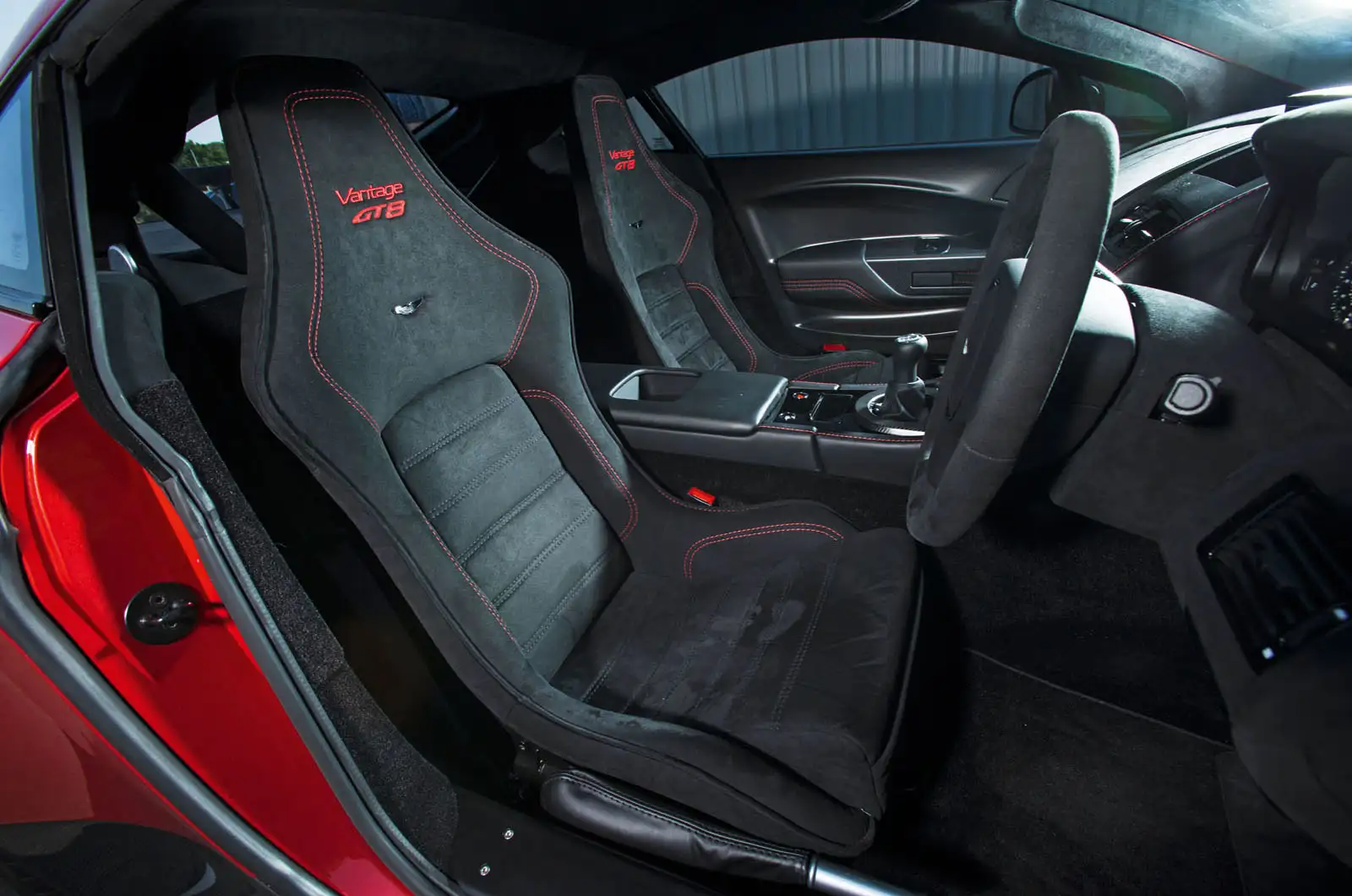 El Interior De Un Vantage GT8