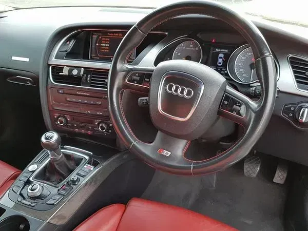 Interior Audi S5 V8 Manual