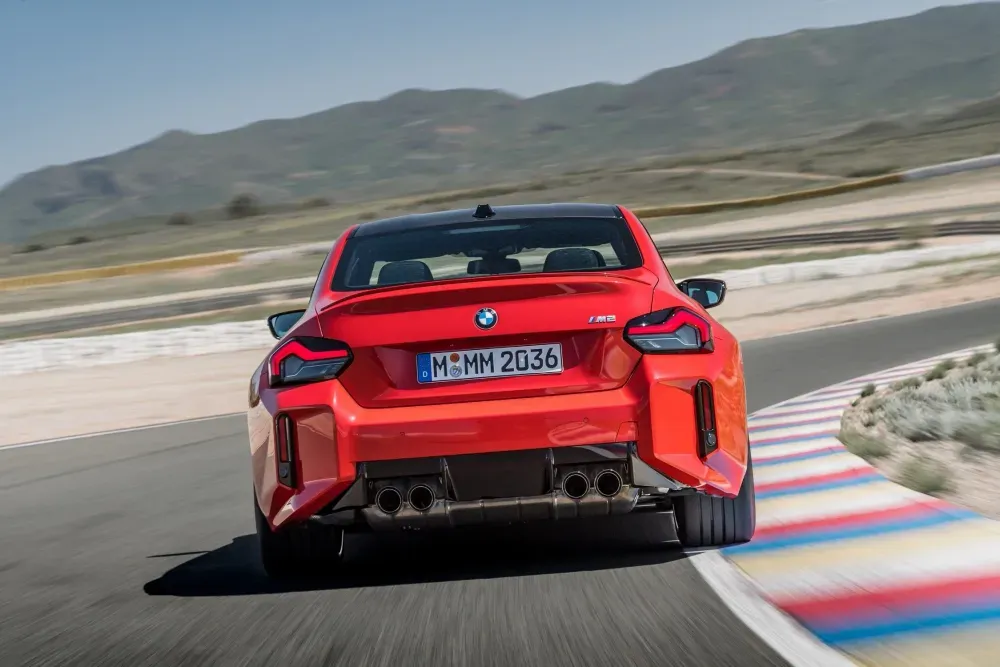 Parte Trasera BMW M2 2023 Rojo