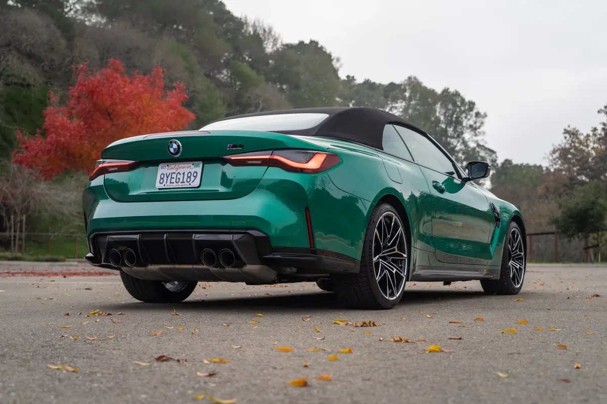 Parte Trasera BMW M4 Convertible 2024 Verde