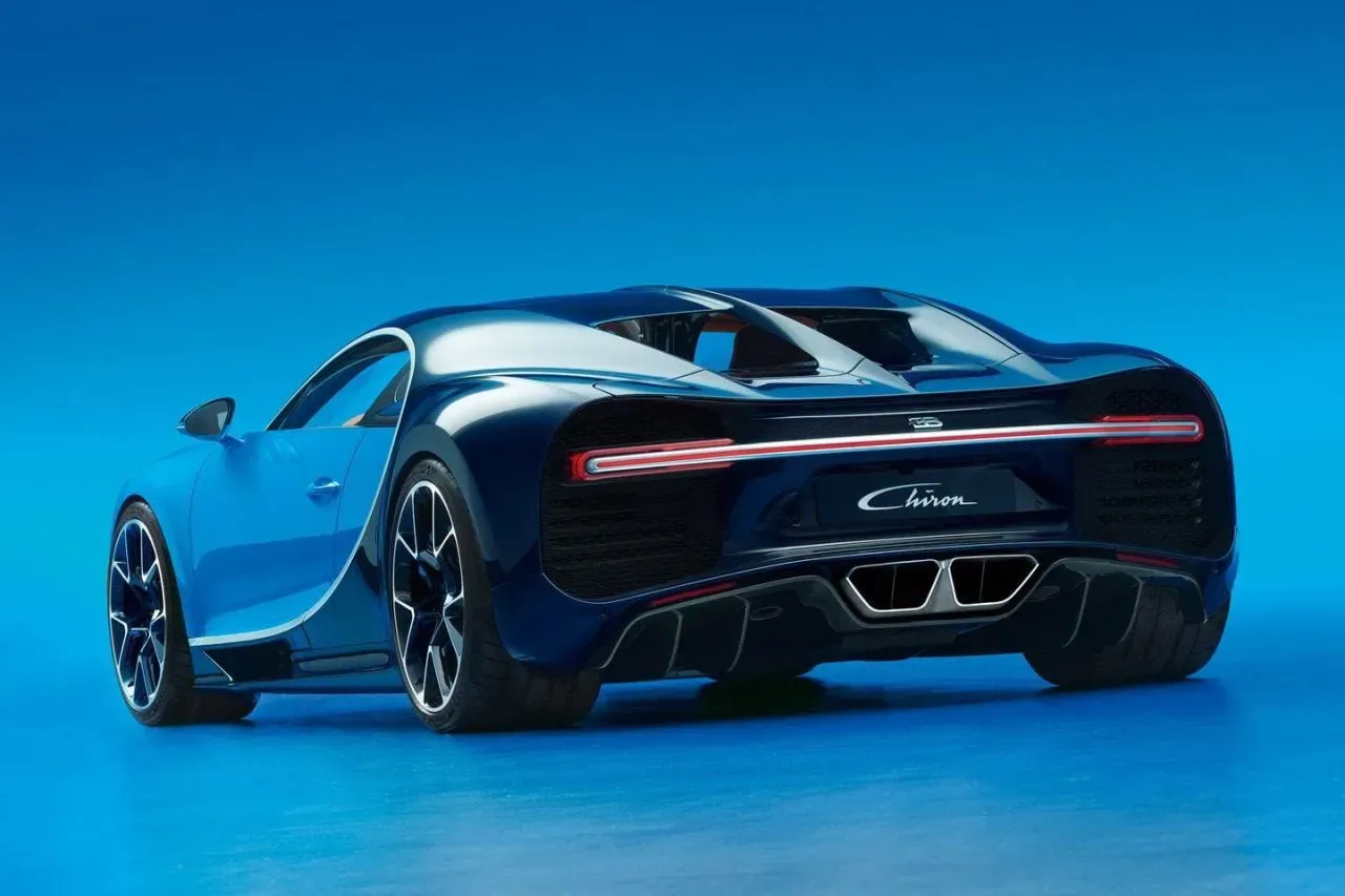 Parte Trasera Bugatti Chiron Azul