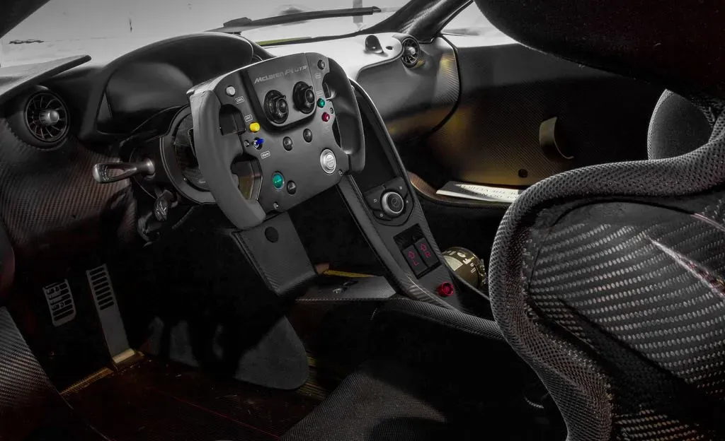 Interior McLaren P1 GTR