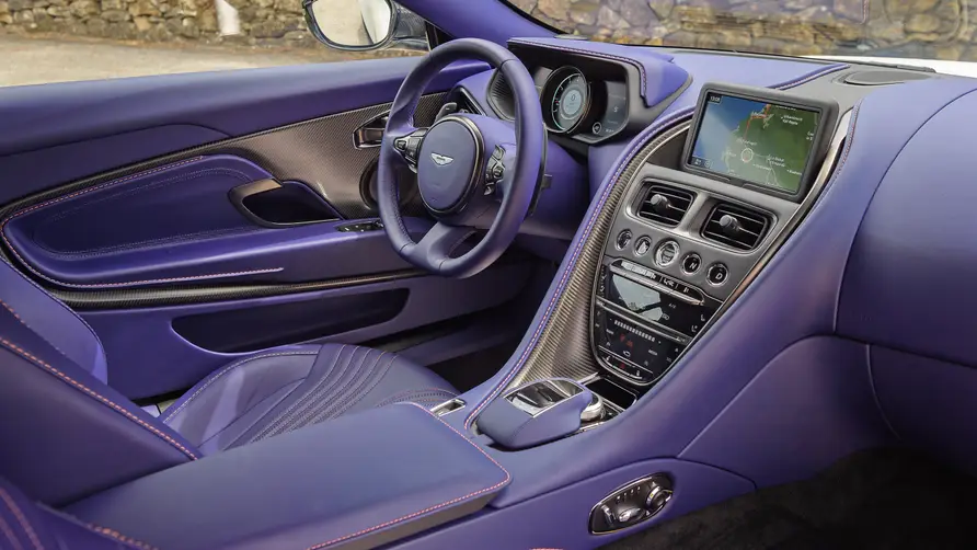 Interior Aston Martin DB11 Morado