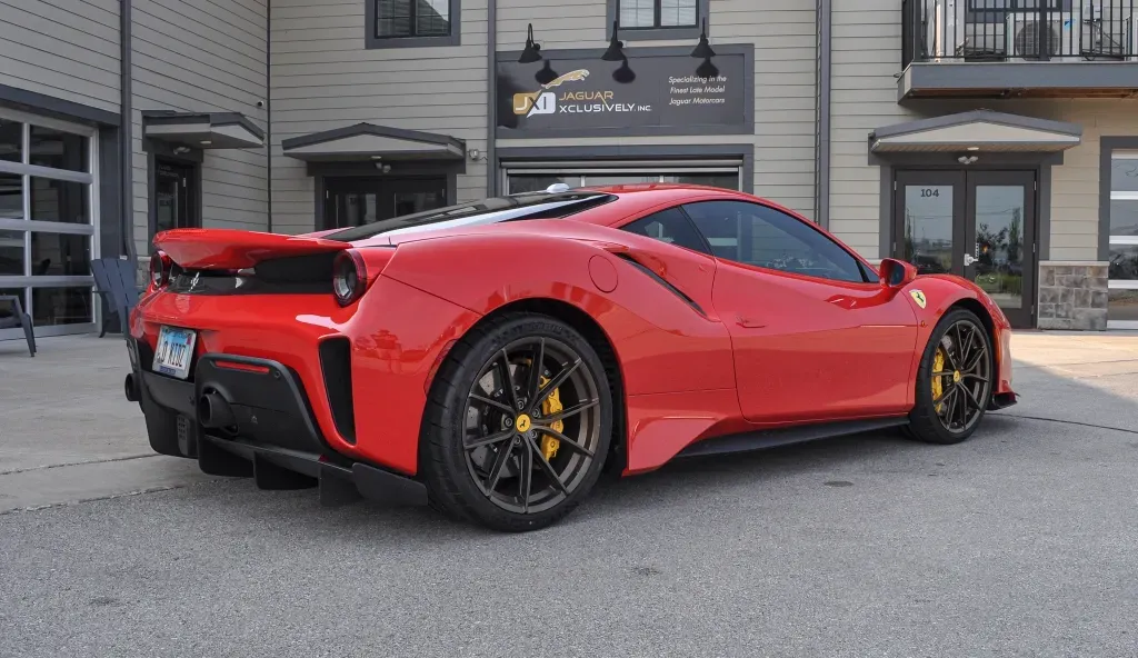 Lateral Ferrari 488 Pista Rojo