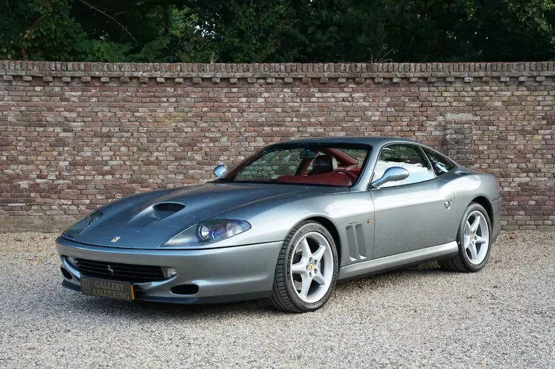 ¡Ferrari 550 Maranello: Un Clásico Moderno con Alma Deportiva! 🏎️💨