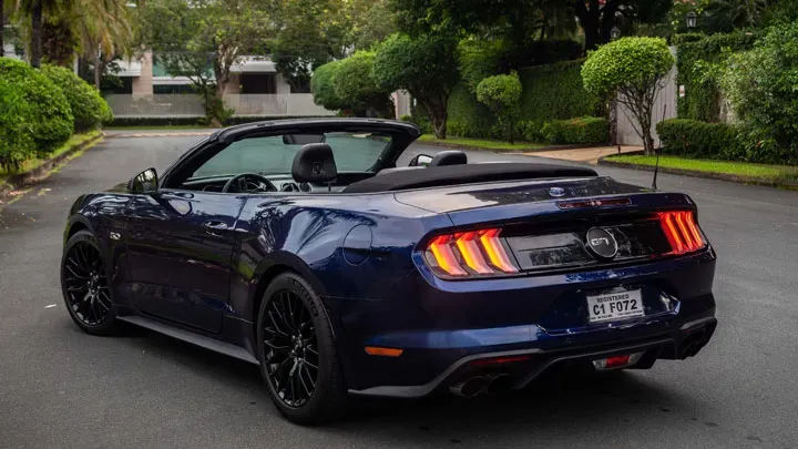 Parte Trasera Ford Mustang Azul