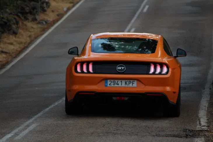 Parte Trasera Ford Mustang GT Naranja