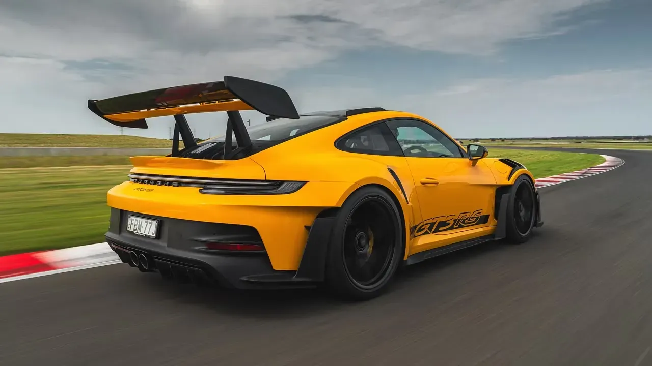 Parte Trasera Porsche 911 GT3 RS Amarillo