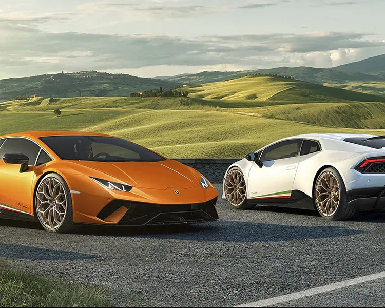 Dos Vehículos Huracán Performante