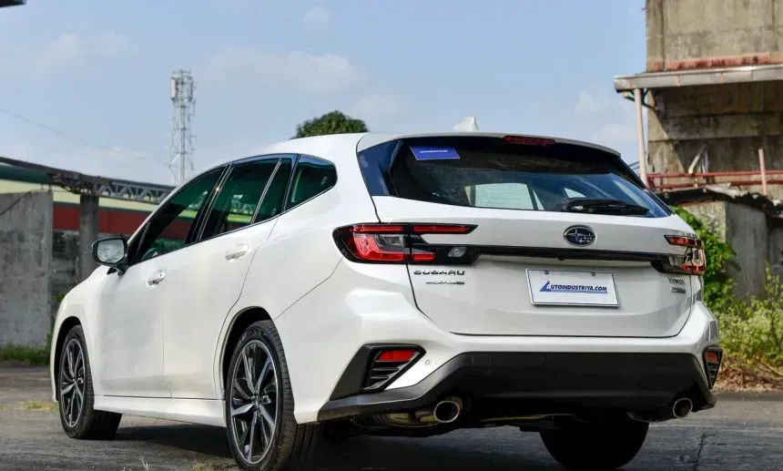 Parte Trasera Subaru WRX Wagon 2023 Blanco